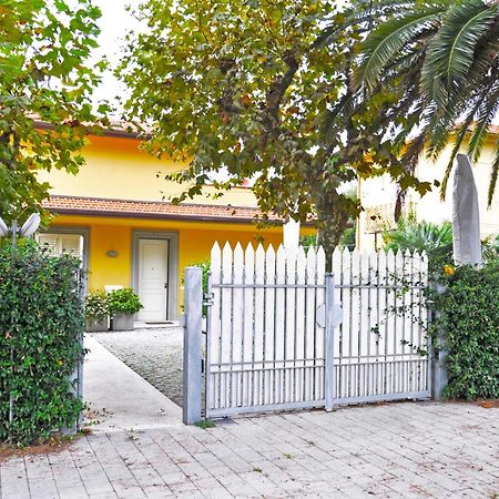 Holiday Apartments Fiumetto Marina di Pietrasanta Exterior photo
